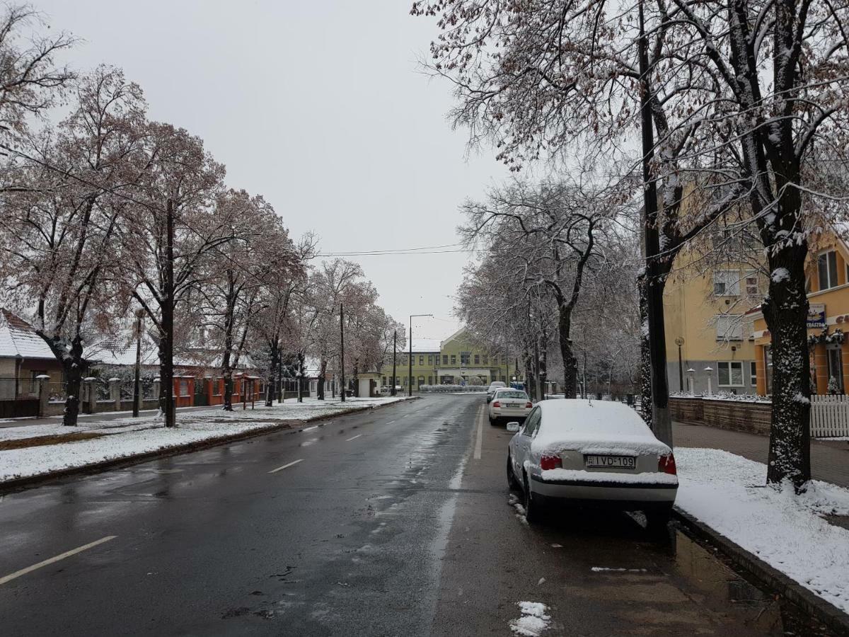 Lia Apartman Kiskunhalas Exterior foto